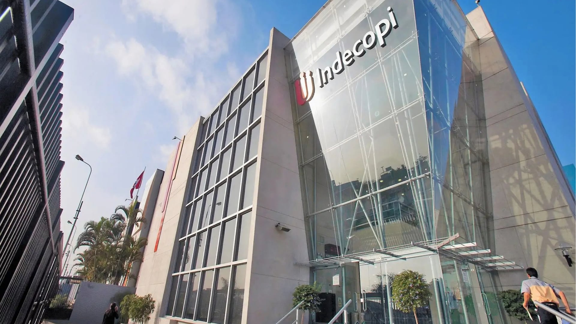 Indecopi exigió licitaciones supervisadas por Osinergmin o concursos competitivos para ciertas adquisiciones de electricidad, ante el riesgo de contratos entre compañías vinculadas que afectaran la competencia y las tarifas reguladas
