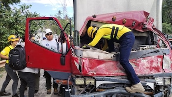 Una emergencia vial se registró cerca del Instituto Simón Bolívar, donde varias personas requirieron asistencia de equipos de rescate y fueron estabilizadas en el lugar antes de ser trasladadas por servicios de socorro (Foto cortesía Comandos de Salvamento)
