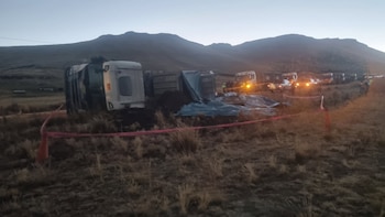 Volcadura de camión con concentrado de cobre en Cusco activa evaluación ambiental del OEFA y labores de limpieza en la zona