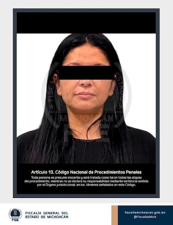 El anuncio oficial de la fiscalía: "En acción coordinada con la
Secretaría de Seguridad de Michoacán, cumplimentamos orden de aprehensión contra Rosa Alejandra “N”, secretaria de Bienestar del Ayuntamiento de Uruapan, por su probable responsabilidad en el delito de encubrimiento por favorecimiento". (Crédito: @FiscaliaMich)