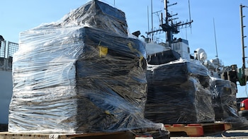 Más de 3.200 kilos de droga valorados en USD 53 millones fueron incautados en operativos marítimos por la Guardia Costera