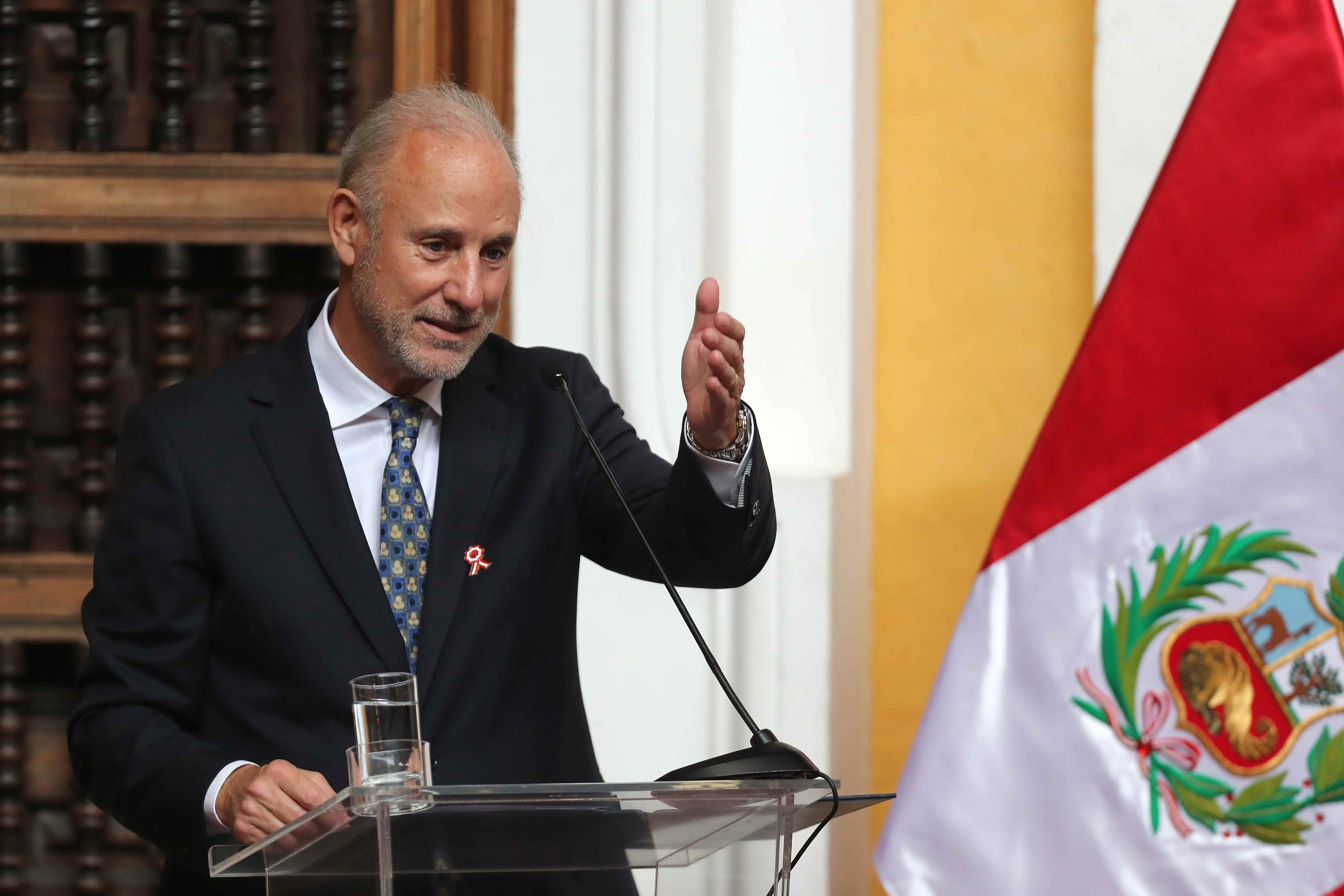 Fotografía de archivo en la que se registró al exministro de Relaciones Exteriores de Perú, Javier González-Olaechea, durante una conferencia de prensa, en Lima (Perú)i. EFE/Paolo Aguilar