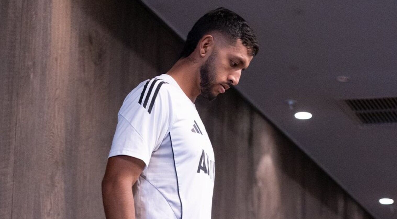 Nicolás Arévalo sufrió el golpe durante la victoria 2-1 sobre Águilas Doradas, en su mejor momento en el segundo semestre con Millonarios - crédito Millonarios FC