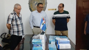Las donaciones incluyen lentes, fármacos y material para cirugías (Imagen cortesía)