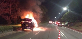 El vehículo se prendió en