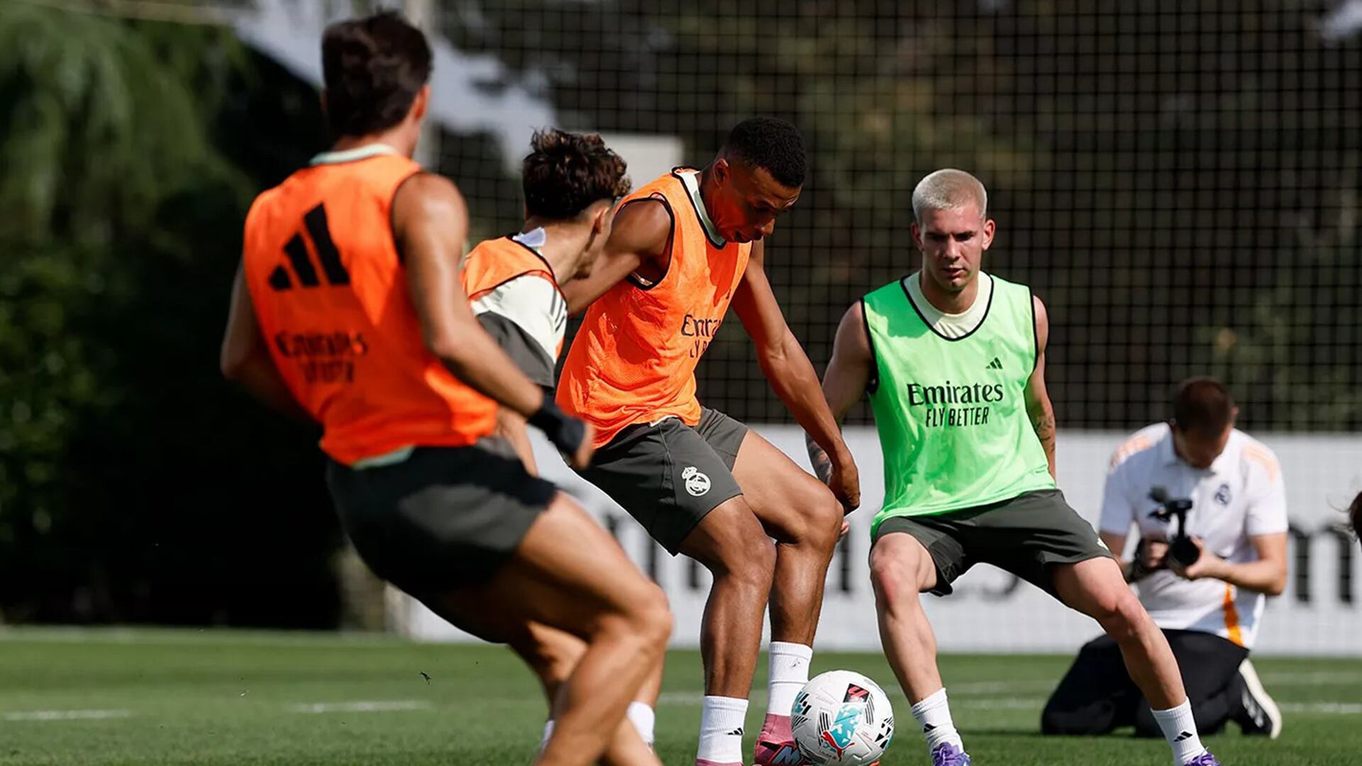 Franco Mastantuono tuvo su primera práctica en Real Madrid (@realmadrid)