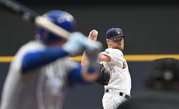 El mánager John Schneider confirmó a Brandon Valenzuela como titular detrás del plato ante los lanzamientos de Eric Lauer. (Foto: Michael McLoone-USA TODAY Sports)