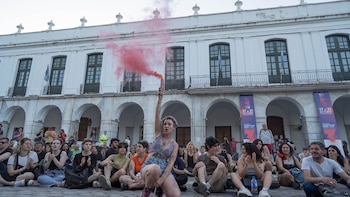 Agrupaciones, artistas, coleccionistas y estudiantes