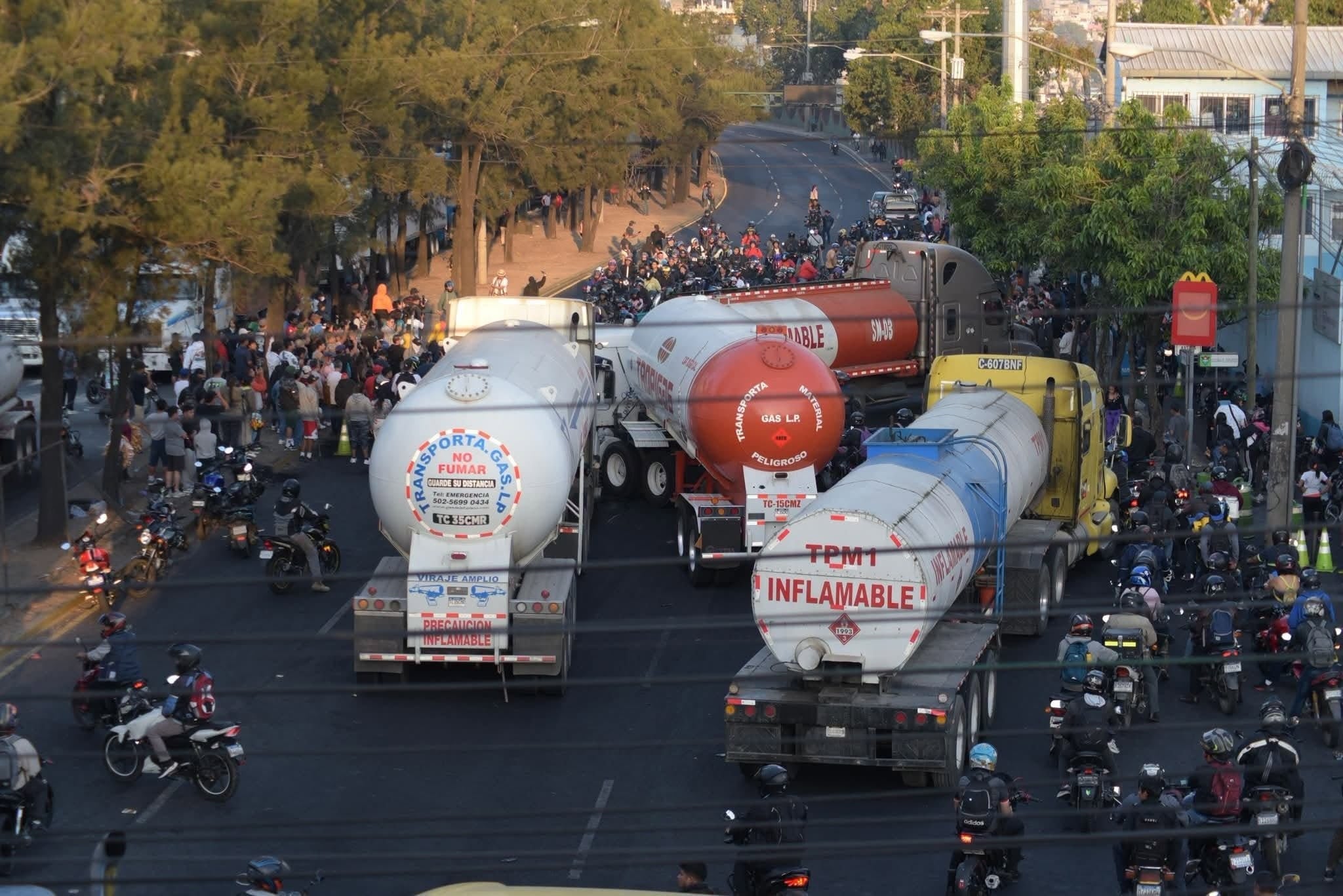 Los bloqueos en Totonicapán cerraron el paso en los kilómetros 190 y 188 de la Ruta Nacional y afectaron la circulación hacia Quetzaltenango y San Andrés Xecul. (Redes Sociales)
