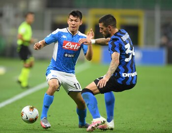 El seleccionado mexicano fue el fichaje más costoso en la historia del club napolitano, pues pagaron al PSV Eindhoven cerca de 40 millones de euros (Foto: Reuters)