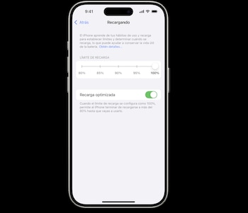 Pantalla de iPhone con interfaz de usuario en español que indica "Recargando", "Límite de recarga" entre 80% y 100%, y "Recarga optimizada" activada