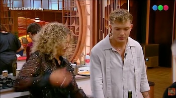 Alejandro Lerner tuvo un percance con la comida y Maru Botana terminó como víctima en MasterChef Celebrity
