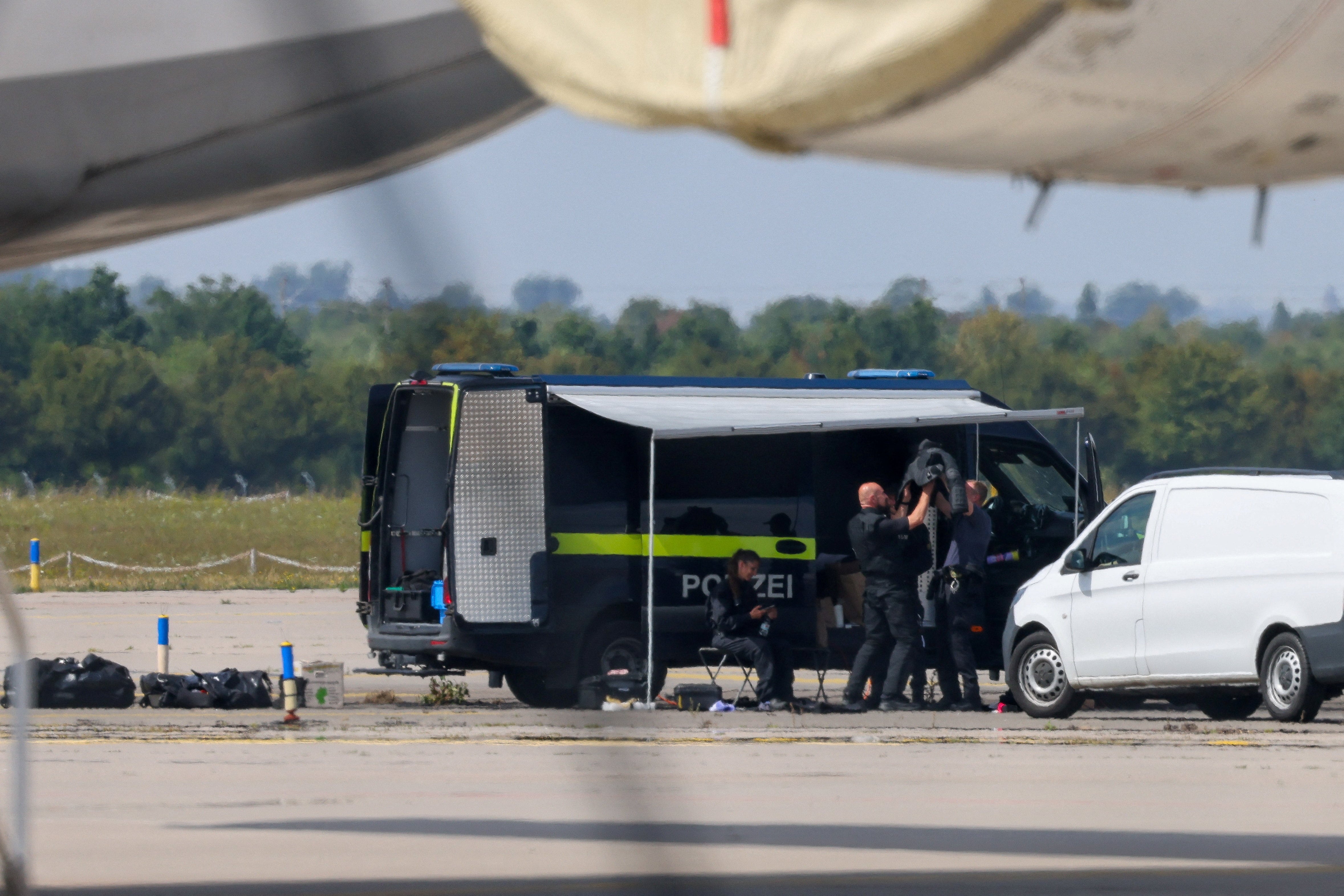 Alemania atribuyó a Rusia el intento de ataque con drones explosivos en el aeropuerto de Leipzig/Halle del 4 de agosto. (REUTERS/Axel Schmidt)
