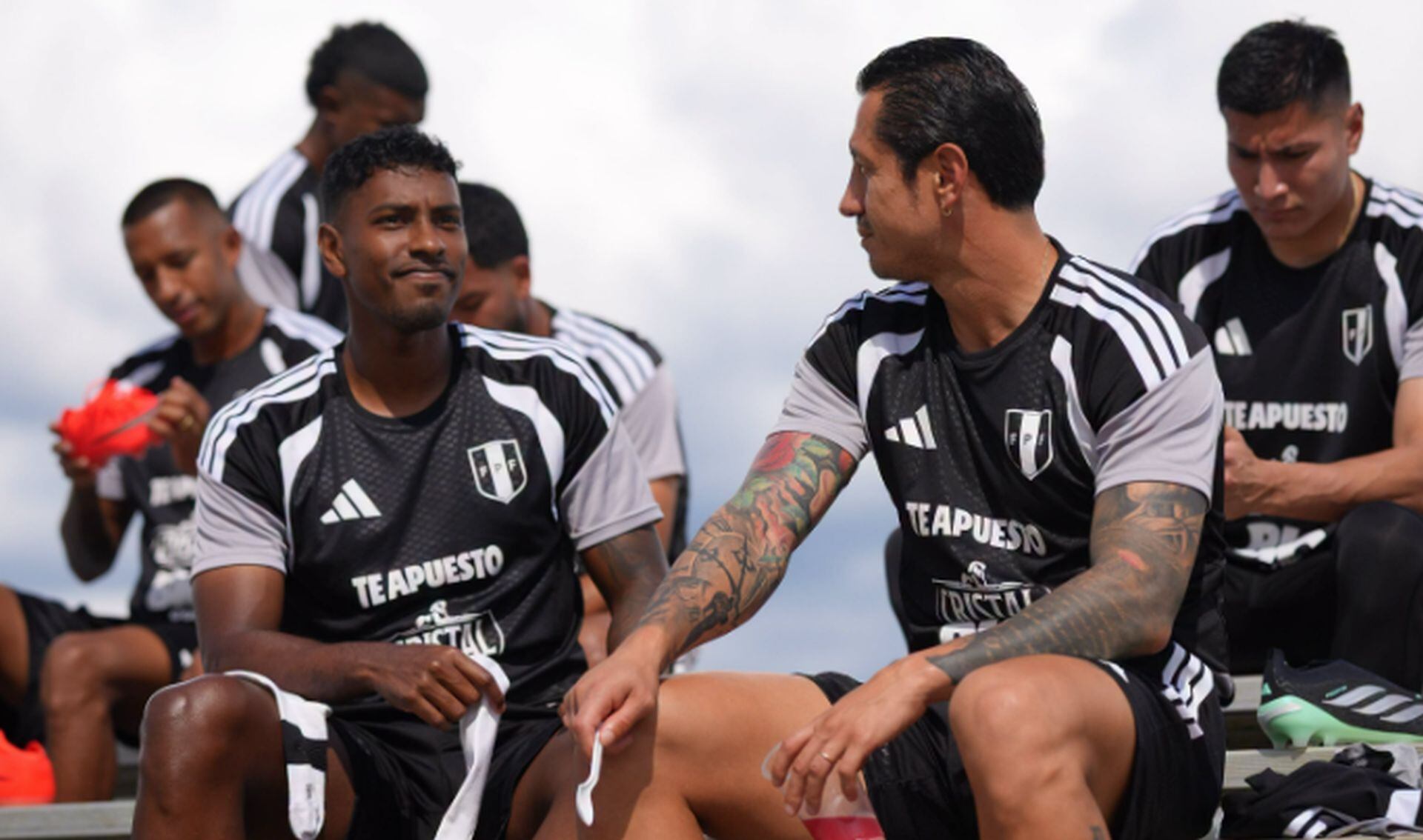 Miguel Araujo revela la clave de la unión en la selección peruana: “Un equipo se hace una familia y eso nos hace más fuertes”