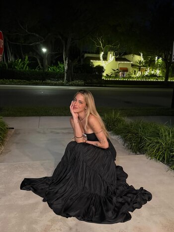 Una de las postales que