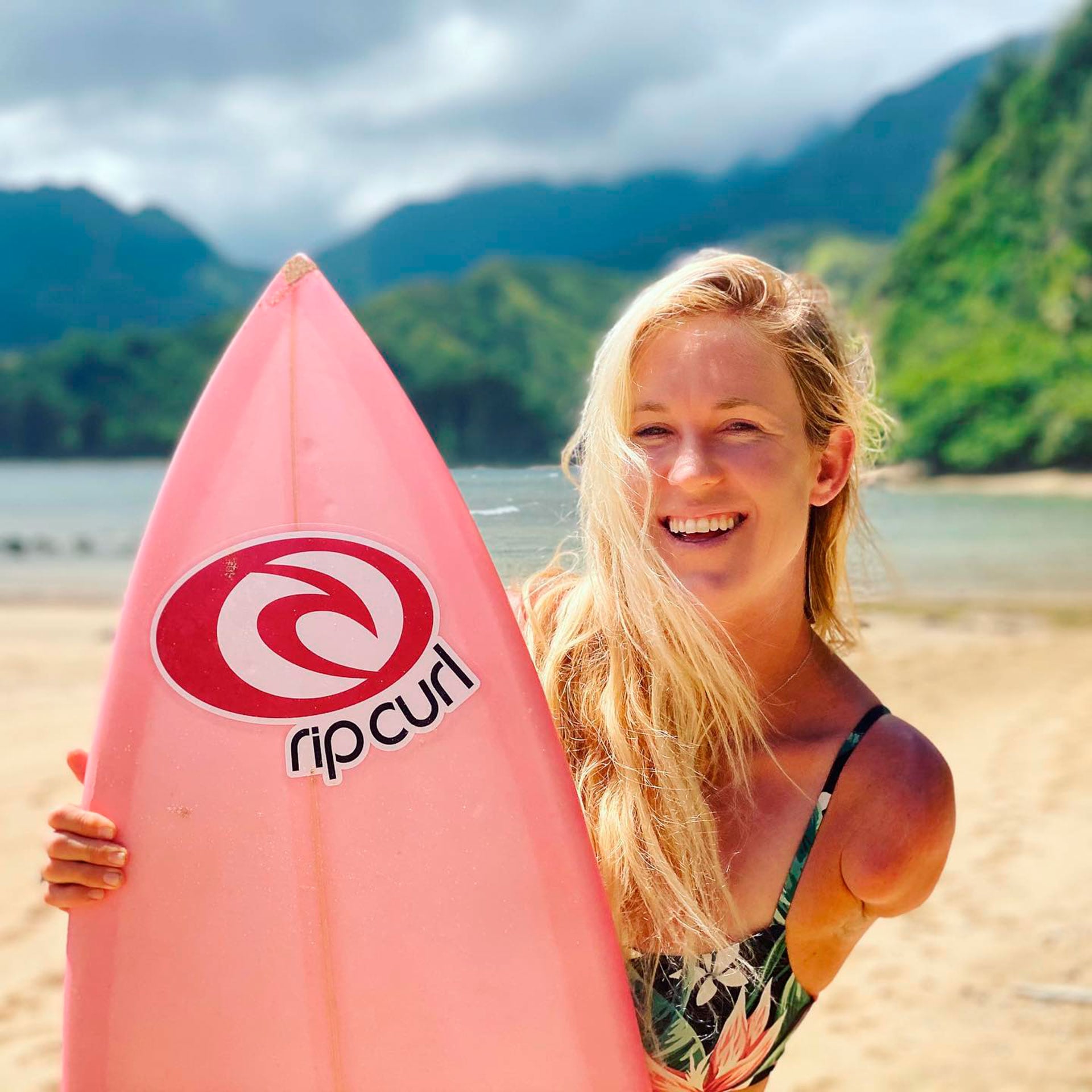 Hamilton reside en la isla de Kauai junto a su esposo Adam Dirks y sus cuatro hijos (bethanyhamilton)