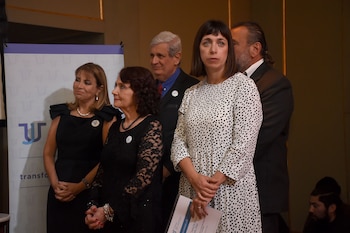 En el centro, la diputada