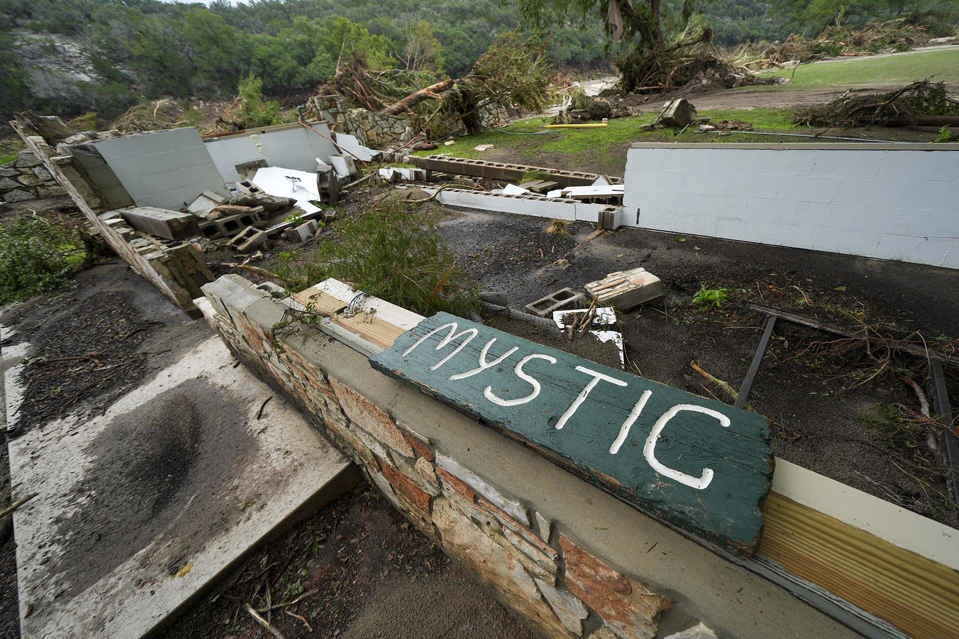 Al menos 27 miembros del Camp Mystic murieron por las inundaciones en Texas. (AP Photo/Julio Cortez)