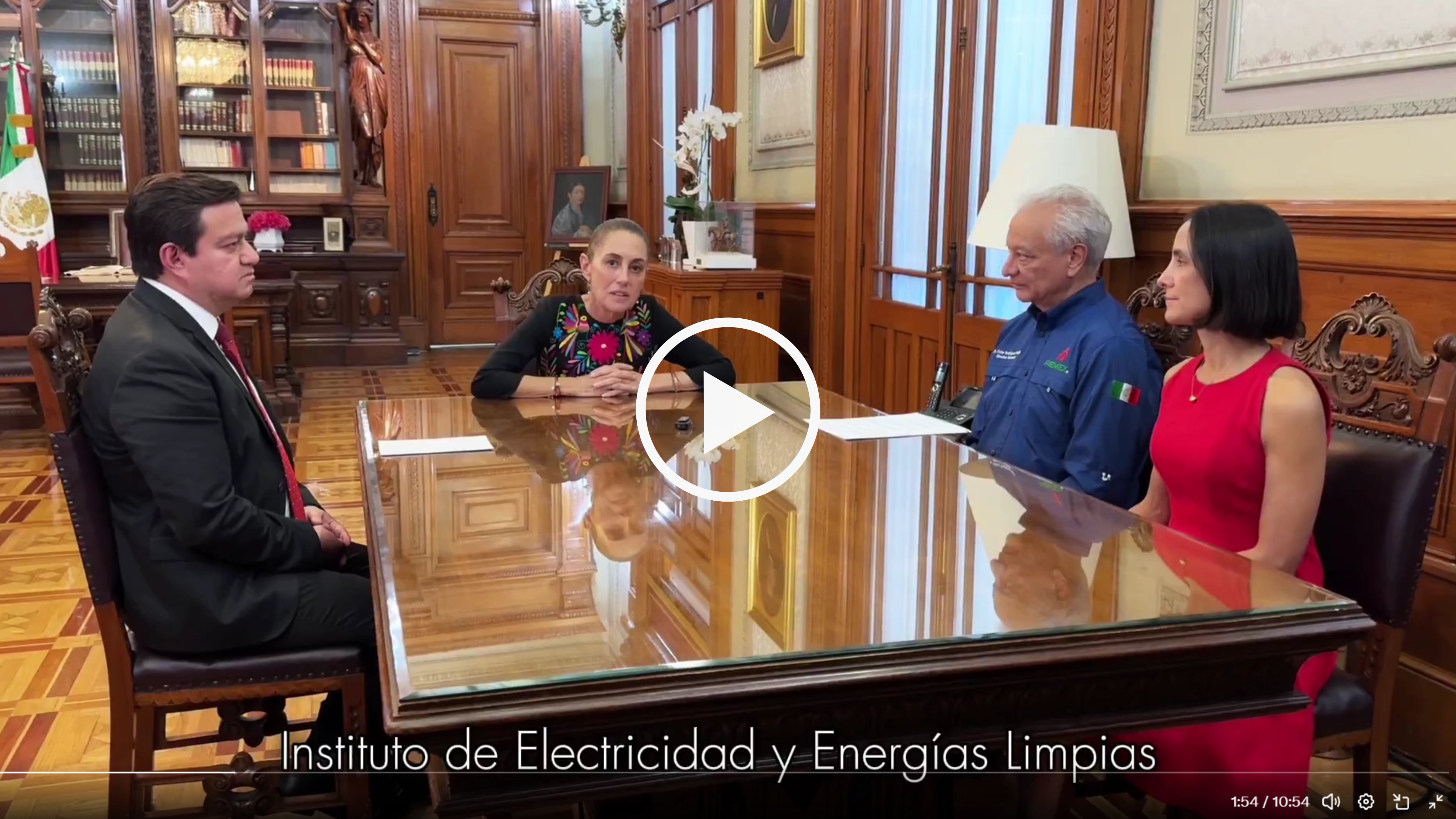 En un acto en Palacio Nacional, la presidenta Claudia Sheinbaum informa, con Luz Elena González presente, que el exdirector de Pemex deja la paraestatal tras un acuerdo y pasa a encabezar el instituto