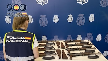 La Policía intercepta ocho kalasnikov tras una persecución y detiene a cuatro personas