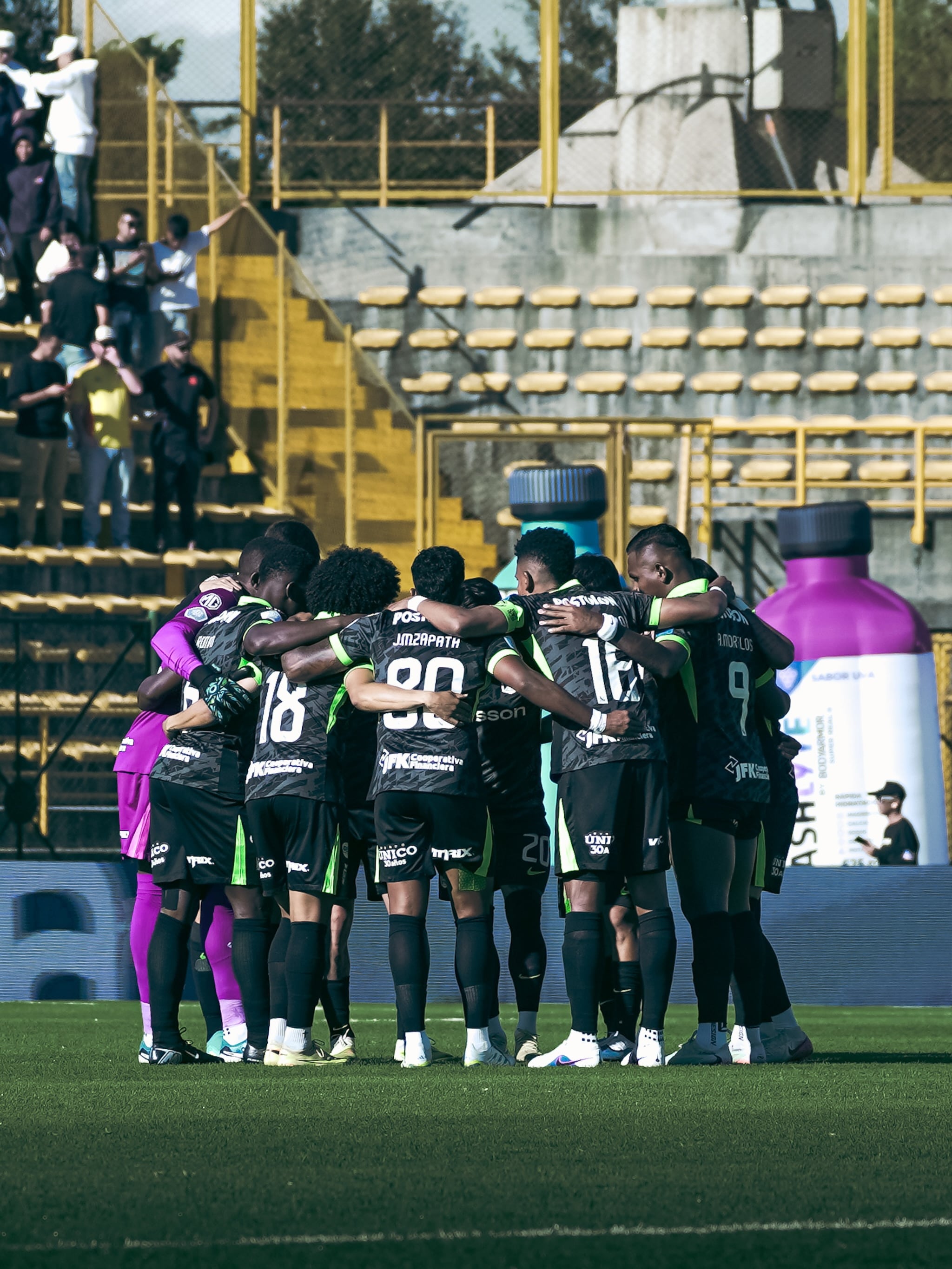 La decisión de disputar el partido a puerta cerrada coincide con la celebración del Día de la Madre y busca prevenir incidentes durante la fecha - crédito Club Atlético Nacional Oficial/Facebook