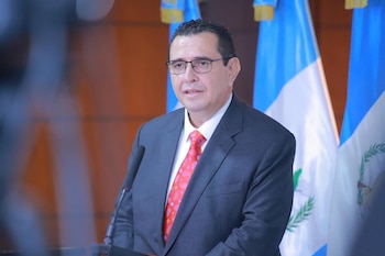 El nuevo fiscal general anunció una auditoría integral de expedientes y procesos en la Fiscalía para garantizar objetividad y transparencia institucional. (Foto cortesía Ministerio Público de Guatemala)