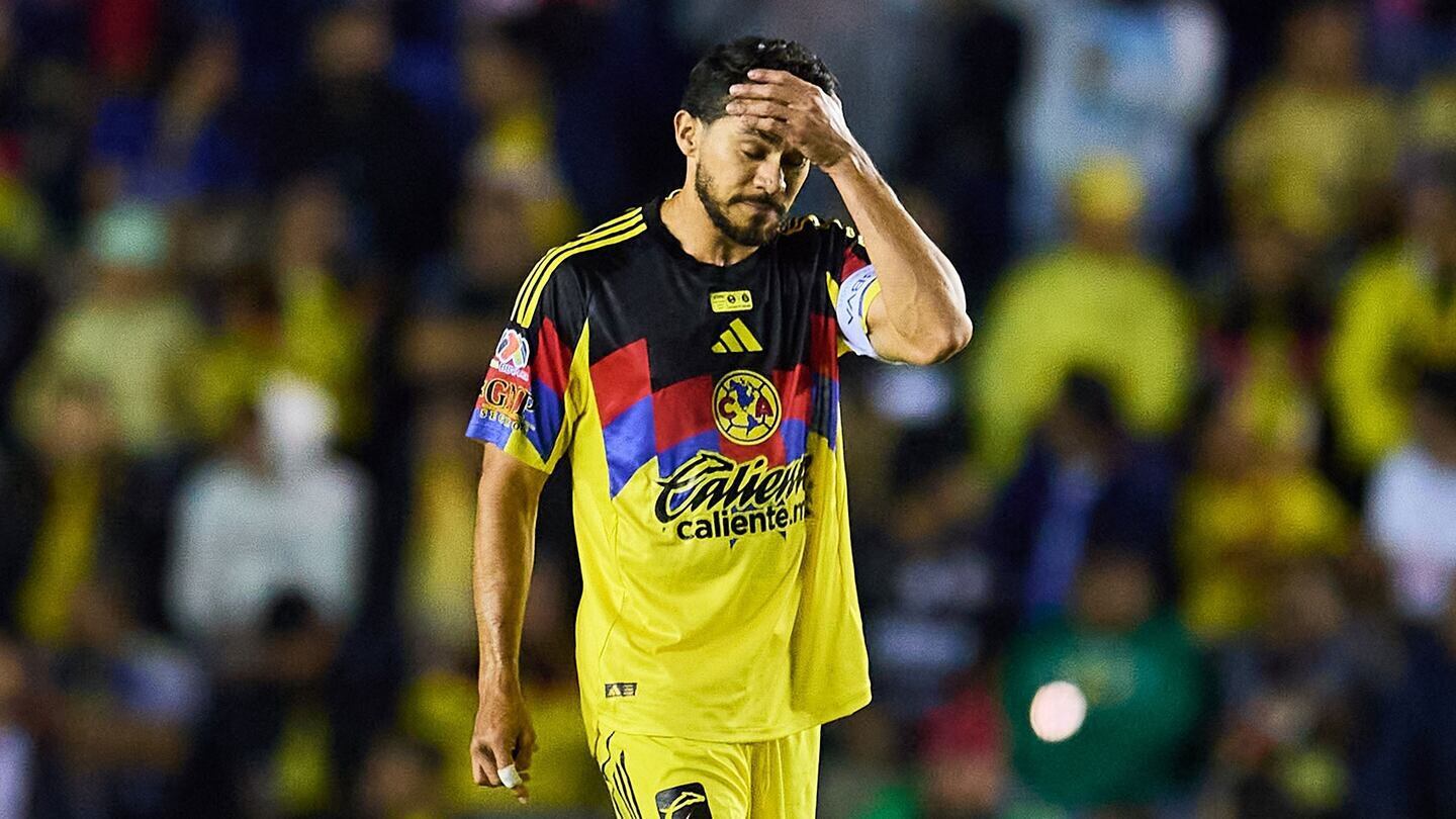 La afición explotó contra ‘La Bomba’ luego de la eliminación azulcrema frente a Pumas.