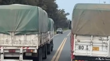 Video: un camión intentó un adelantamiento en la Ruta 9, realizó una maniobra temeraria y casi provoca una tragedia