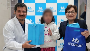 Una niña de 7 años de Cerro de Pasco volvió a respirar normalmente luego de una cirugía compleja de tráquea realizada en el Hospital Nacional Guillermo Almenara Irigoyen - Créditos: Essalud.
