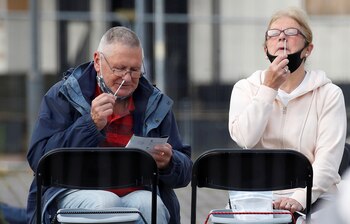 Una pareja se somete a
