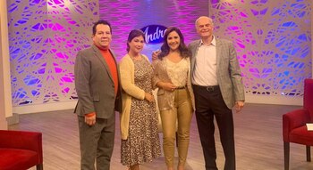 Andrea Llosa continúa en ATV.