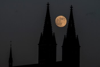 Las superlunas de 2024 brindan