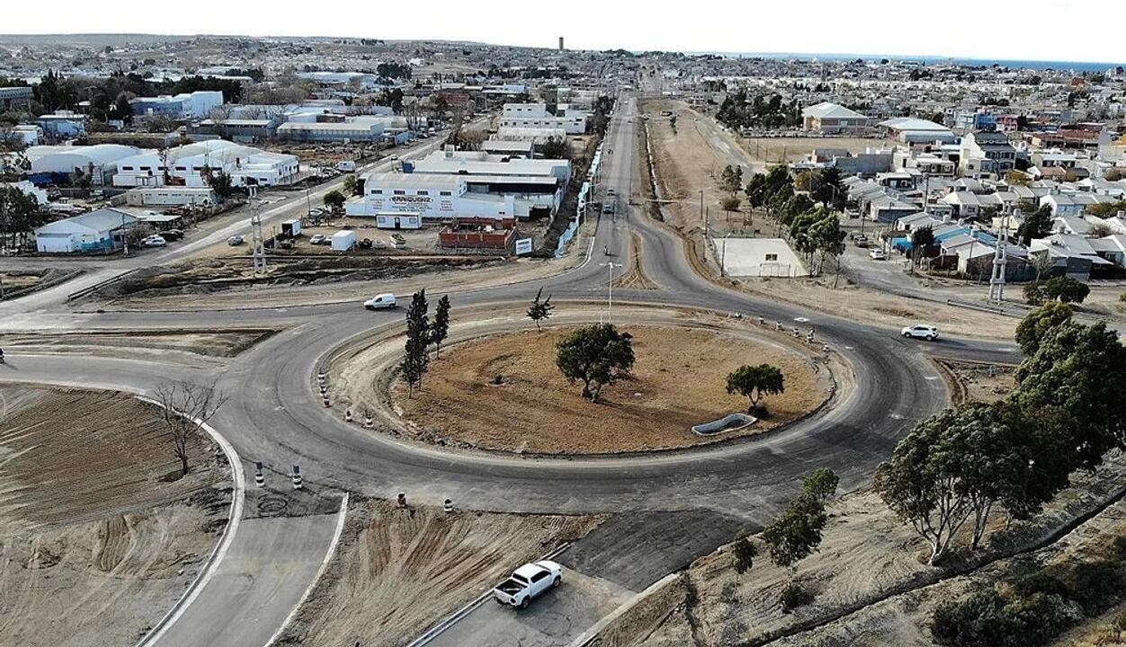 La rotonda de Avenida del Trabajo y Juan XXIII fue escenario de un vuelco que terminó con la vida de un nene de dos años (Foto: Radio3)