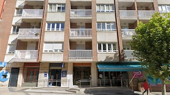 Hallan muerta a una mujer en su casa de Valladolid y descubren que vivió durante meses con el cadáver de su madre