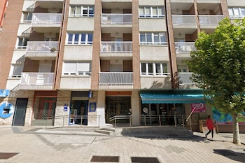El edificio de Valladolid donde encontraron los cuerpos sin vida de dos mujeres. (Google Maps)