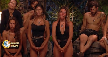 Claudia Chacón y Teresa Seco esperan apara saber la que será la cuarta eliminada de 'Supervivientes' (Supervivientes)