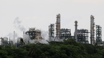 Pemex controló incendio de refinería
