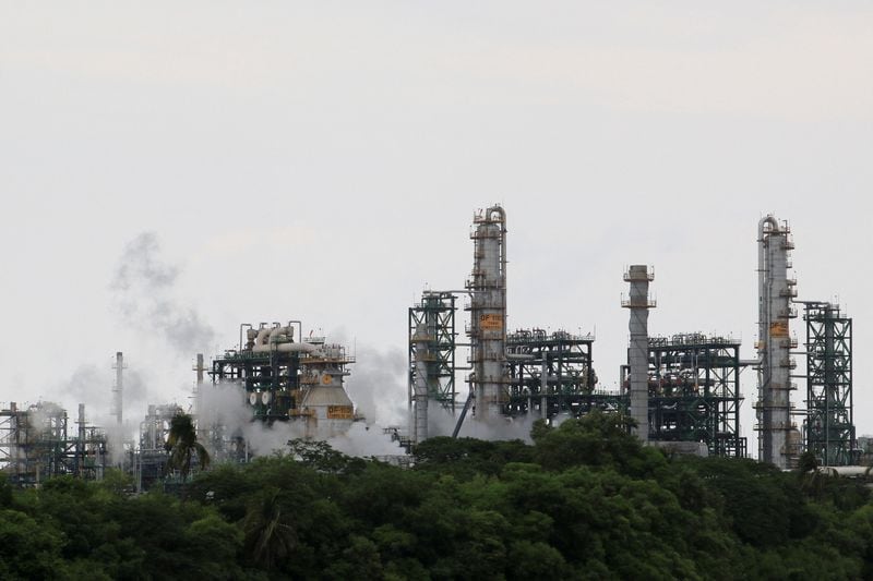Pemex controló incendio de refinería Olmeca en Dos Bocas, Tabasco