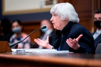 La secretaria del Tesoro de