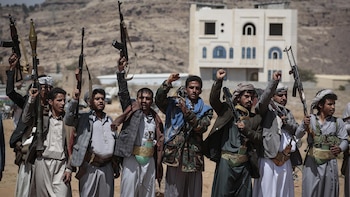 Los rebeldes hutíes de Yemen reivindican un ataque contra un buque militar saudí frente al puerto yemení de Moca
