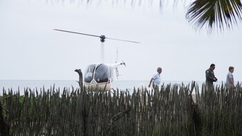 Mientras Daniel Noboa juraba como