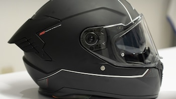 Solo uno de cada tres motociclistas usa correctamente el casco en El Salvador