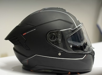 Las autoridades han insistido en el uso de casco certificado para todos los motociclistas en el país. /(Viceministerio de Transporte)