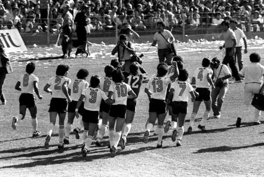 La vuelta olímpica de River antes de comenzar el partido