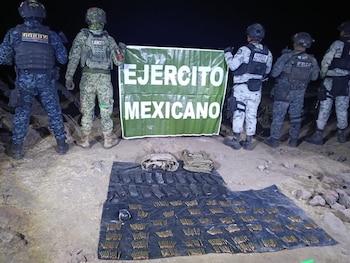 Los chalecos tenían las letras