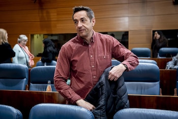 12/03/2026 El diputado de Más Madrid, Emilio Delgado, durante una sesión plenaria en la Asamblea de Madrid, a 12 de marzo de 2026, en Madrid (España). La nueva consejera de Educación, Ciencia y Universidades comparece hoy en la Asamblea de Madrid para exponer cómo liderará su área tras la salida de Viciana el pasado mes. Esta comparecencia, a petición propia y también del PSOE, llega después de que la presidenta de la Comunidad de Madrid interviniera el pasado Pleno para explicar la reestructuración de su Ejecutivo.
POLITICA
A. Pérez Meca - Europa Press