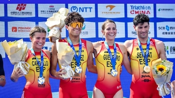 España se cuelga el oro en relevo mixto en la Copa del Mundo de triatlón de Chengdú