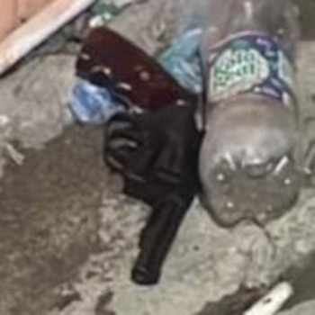 El hecho se registró en la calle Sergio Hernández de Santiago Oeste, cerca de un centro educativo. (Foto cortesía Dirección Central de Investigación (DICRIM))