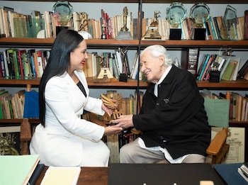 Usuarios apodan a Sandra Cuevas