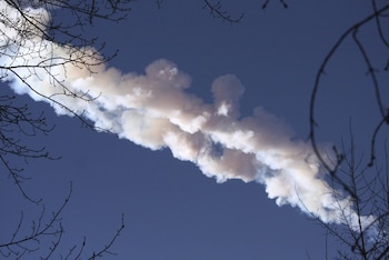 A explosão atmosférica causada pelo meteorito foi sentida a até 400 quilômetros de distância, segundo registros da NASA e depoimentos da área (EFE/Vyacheslav Nikulin).